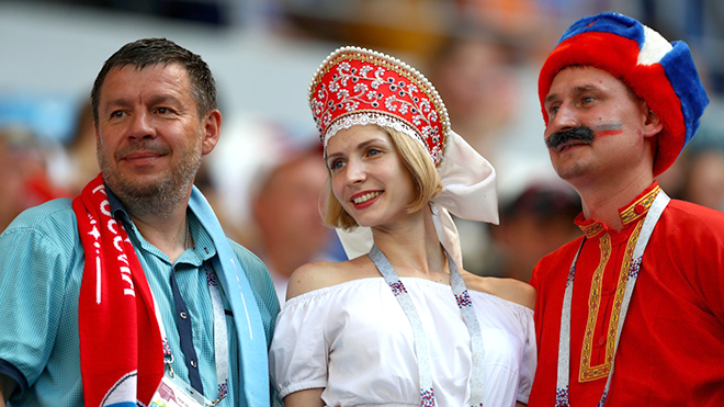 Vì World Cup, phụ nữ Nga đang khiến đàn ông Nga lo lắng