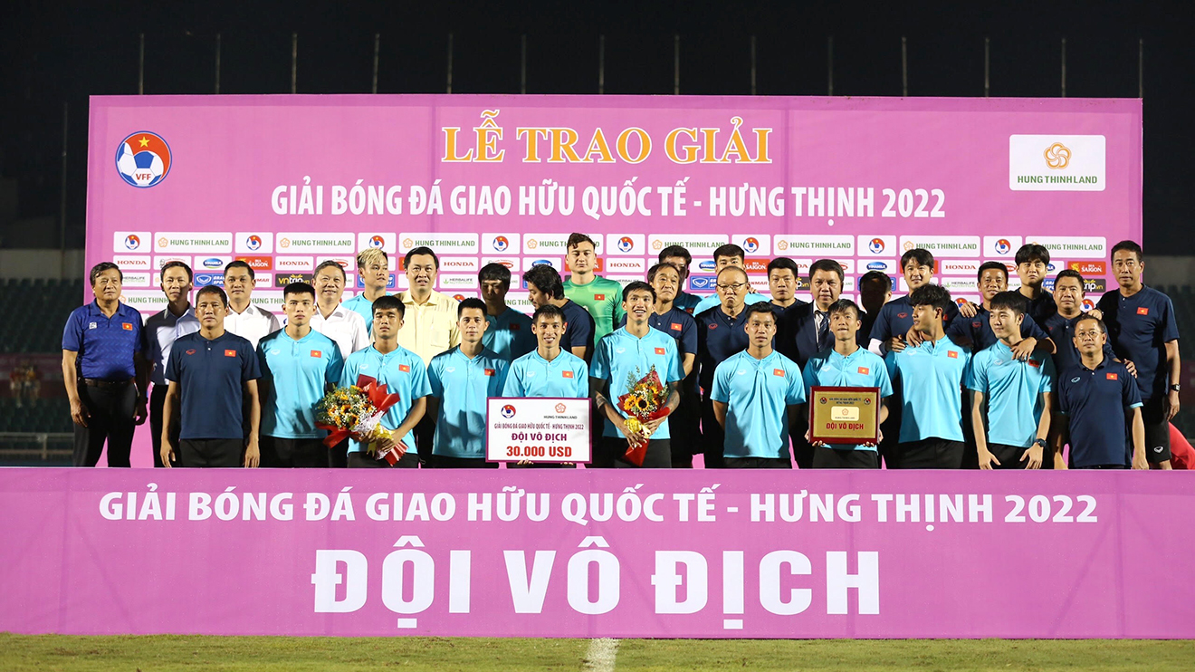 Đội tuyển Việt Nam dễ dàng lên đỉnh