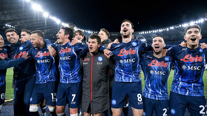 Napoli lên đầu bảng Serie A: Sức sống người Napoli