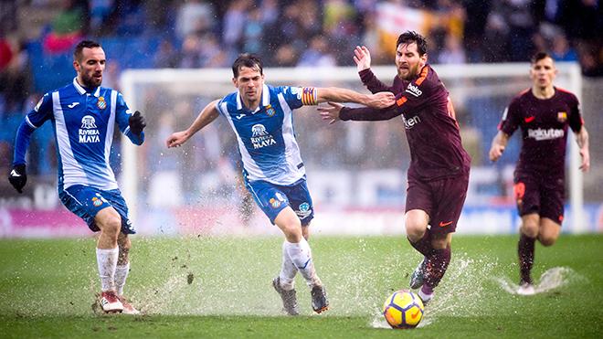 Barca lập kỷ lục bất bại: Vì Messi không phải Ronaldo
