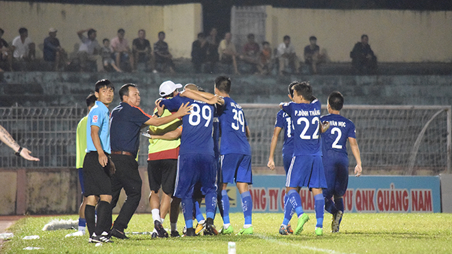 Thượng đế buồn với V.League