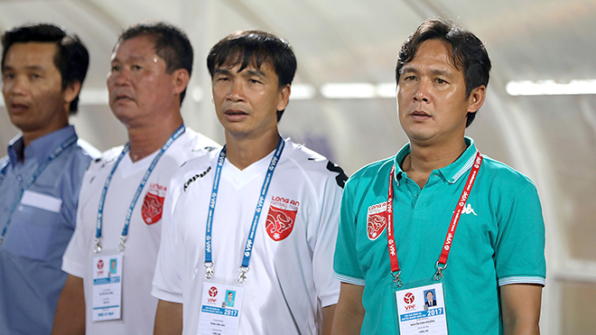 V.League: Thắng không vui, thua cũng chẳng buồn