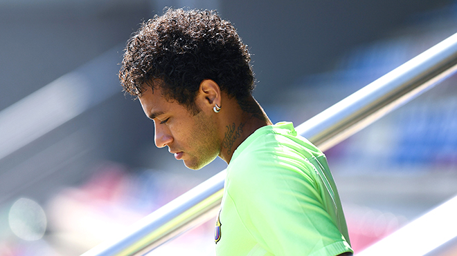 Cuộc đời Neymar luôn 'chập chờn' giữa đam mê và tiền bạc