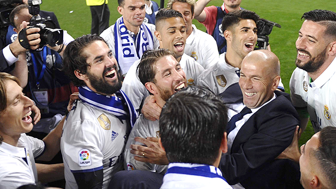 Zidane muốn ở lại Real bao lâu tùy thích trong hợp đồng mới với Real