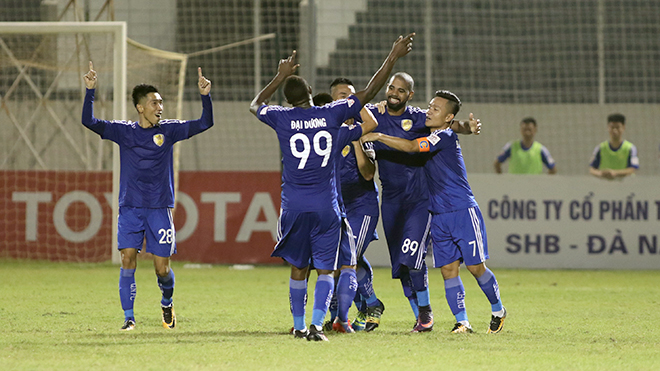 SHB Đà Nẵng 0-2 Quảng Nam: 'Cuộc chơi của... trọng tài'