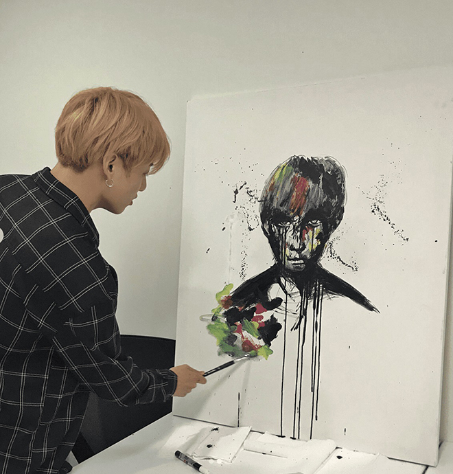Hóa ra Jungkook còn có tài hội họa, vẽ Suga trưng bày trong triển lãm của BTS Hóa Ra Jungkook Còn Có Tài Hội Họa, Vẽ Suga Trưng Bày Trong Triển Lãm Của Bts