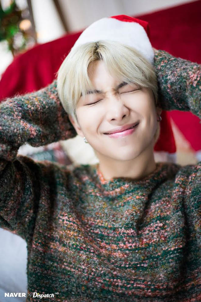 Fan của BTS đã sẵn sàng để tận hưởng mùa Giáng sinh cùng các chàng trai nhà Big Hit chưa? Hãy cùng xem những hình ảnh chùm của BTS trong mùa Noel để truyền tải một thông điệp tuyệt vời về tình yêu và hy vọng đến các bạn trẻ trên toàn thế giới.