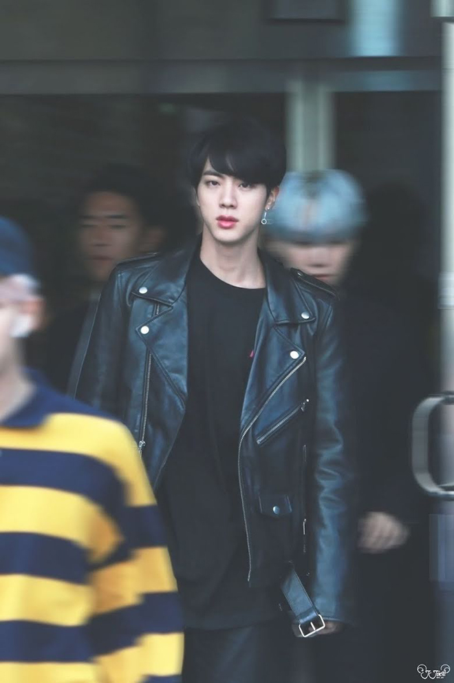 BTS, Jin, 10 khoảnh khắc thời trang của Jin, Jin sunbae đại học, Jungkook, Jimin