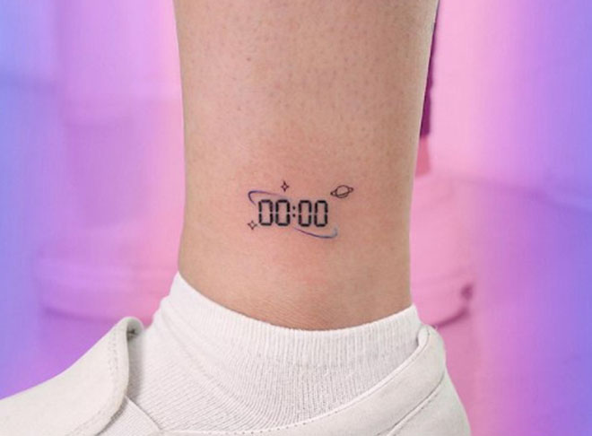 Translation:
Jungkook\'s lucky number 7 tattoo has officially emerged and become a phenomenon among the Kpop fan community. With its sophisticated and unique design, this tattoo represents luck and success. If you are a fan of Jungkook and the BTS group, you should check out this image to understand more about the meaning of this tattoo and feel the explosion of Kpop in 2024.