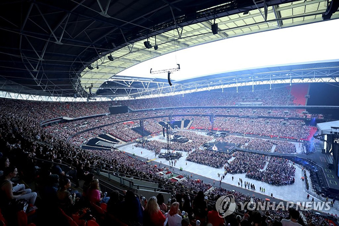 BTS, Video BTS diễn ở Wembley, BTS diễn ở Wembley, BTS mới nhất, cập nhật BTS mới nhất, Sân vận động Wembley, Beatles, Queen, BTS là Beatles của thế kỷ 21, Clip BTS 