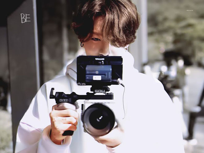 BTS, Jungkook, Niềm đam mê camera của Jungkook, Life Goes On, Jungkook đạo diễn