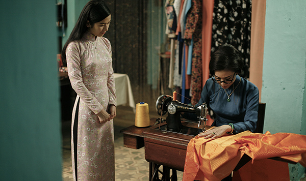 Ngô Thanh Vân dịu dàng trong "Cô Ba Sài Gòn" - bộ phim điện ảnh khai thác chủ để Sài Gòn xưa và tôn vinh trang phục truyền thống Việt Nam