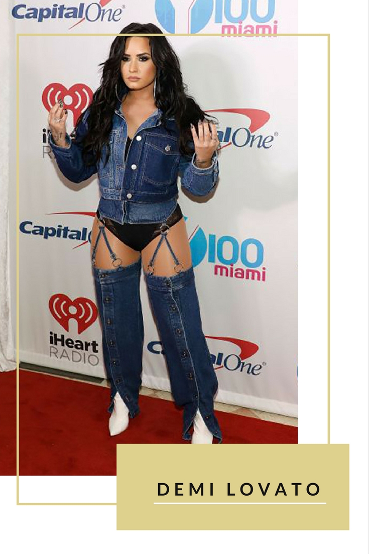 Bộ đồ khó hiểu của Demi Lovato là mình chứng cho việc không phải lúc nào mặc thiếu vải cũng là đẹp
