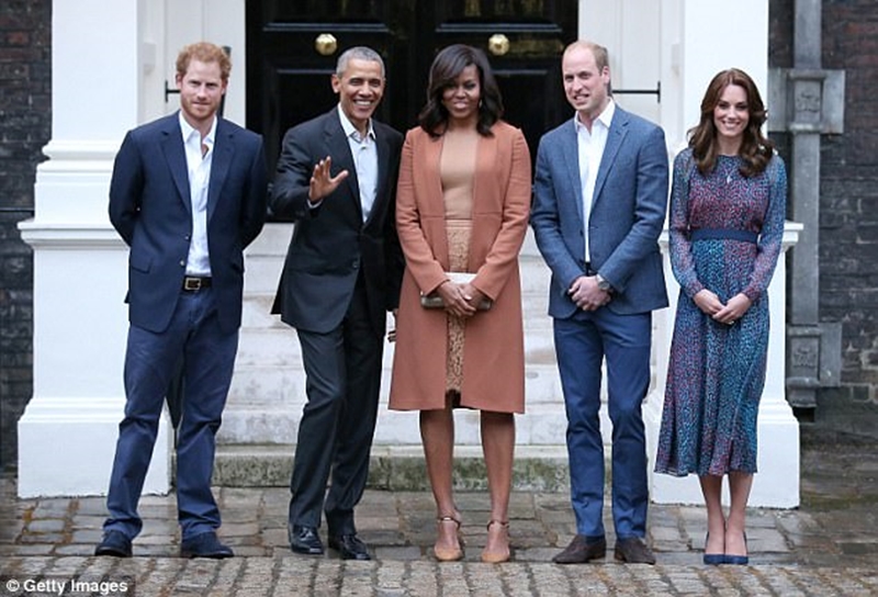 Hoàng tử Harry chụp ảnh cùng vợ chồng cự Tổng thống Barack Obama và vợ chồng Hoàng tử Williams