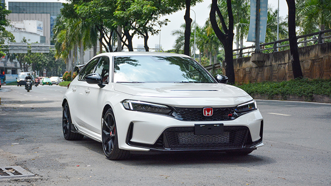 Ảnh ‘nóng’ Honda Civic Type R 2022 giá khoảng 2 tỷ đồng đầu tiên Việt Nam