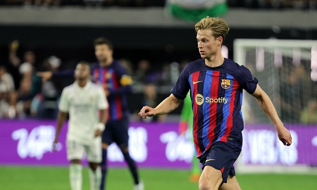 Rõ số tiền Barca đang 'dụ' De Jong cắt giảm