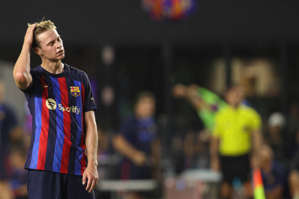 "Hành động của Barca giống như đang tống tiền De Jong"