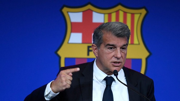 Hài hước: Chủ tịch Laporta bác bỏ tuyên bố của giám đốc Barca về De Jong