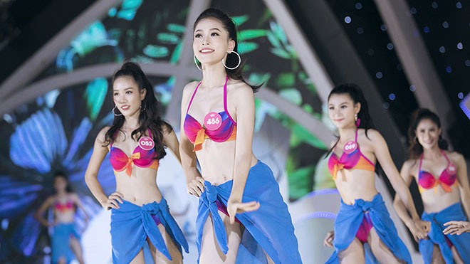 Chung kết Hoa hậu Việt Nam 2018: 43 người đẹp nóng bỏng bikini, thả dáng trên bãi biển