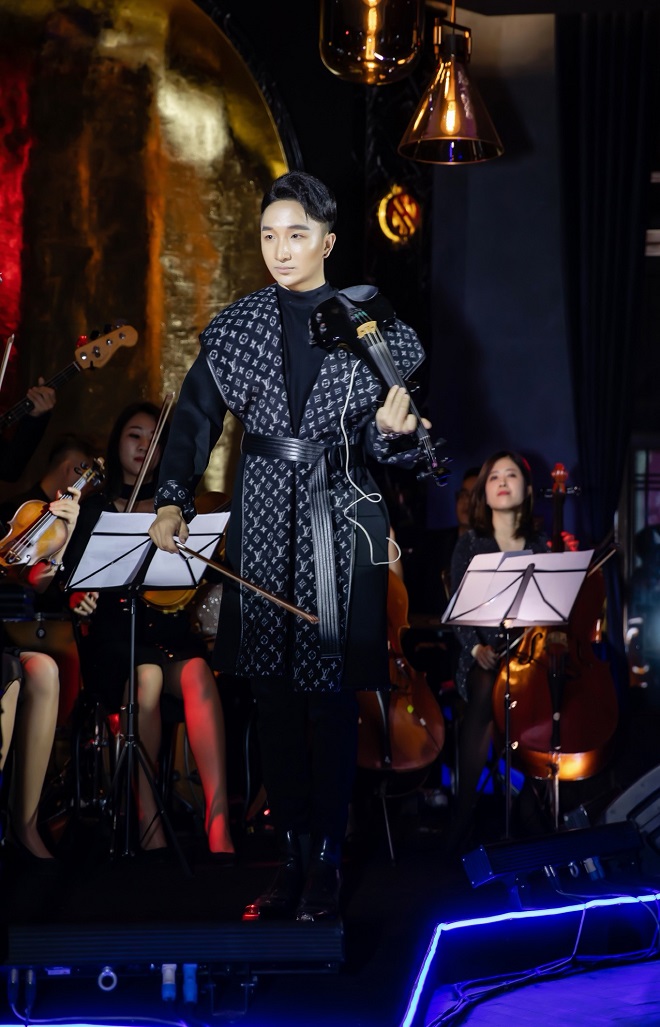 Hoàng Rob trong buổi private concert tháng 1/2019 