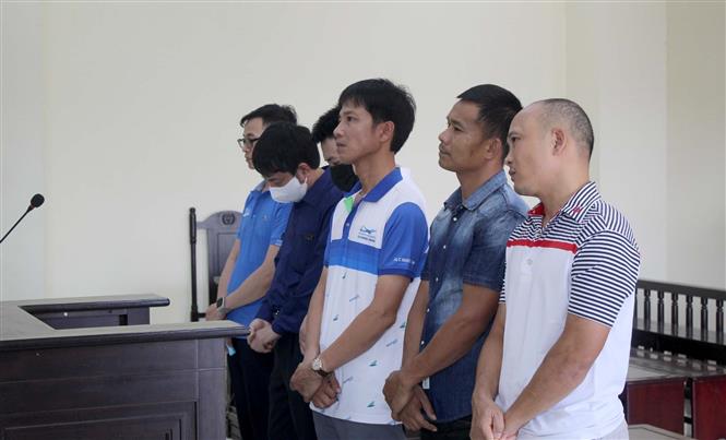 Trong ảnh: Các bị cáo nghe tòa tuyên án. Ảnh: Nguyễn Nam-TTXVN