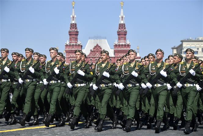 Trong ảnh: Binh sĩ Nga tham gia diễu binh nhân kỷ niệm 75 năm chiến thắng trong Chiến tranh Vệ quốc vĩ đại, tại Quảng trường Đỏ ở thủ đô Moskva ngày 24/6/2020. Ảnh: AFP/TTXVN