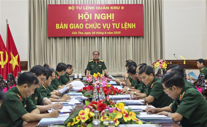 Trong ảnh: Thượng tướng Trần Đơn phát biểu tại Hội nghị bàn giao chức vụ Tư lệnh Quân khu 9. Ảnh: TTXVN phát