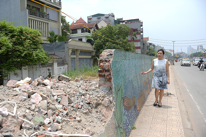 Họa sỹ Nguyễn Thu Thủy, Giám đốc Công ty Nghệ thuật Tân Hà Nội tiếc nuối vì công trình mang nhiều tình yêu của các tổ chức và nghệ sĩ dành cho Hà Nội bị phá dỡ.