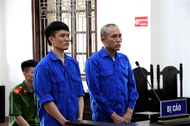 Trong ảnh: Hai bị cáo Đỗ Hữu Quyết và Nguyễn Văn Doan. Ảnh: Thanh Hải - TTXVN