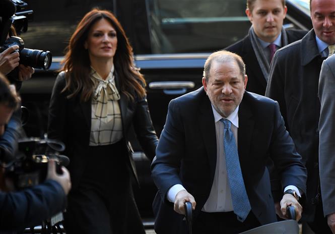 Trong ảnh: (tư liệu) Ông Harvey Weinstein tới tòa án ở New York, Mỹ, ngày 24/2/2020. Ảnh: AFP/TTXVN