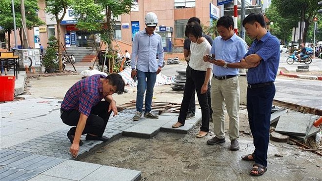 Hà Nội: Bắt đầu kiểm tra lát đá vỉa hè tại nhiều quận, huyện