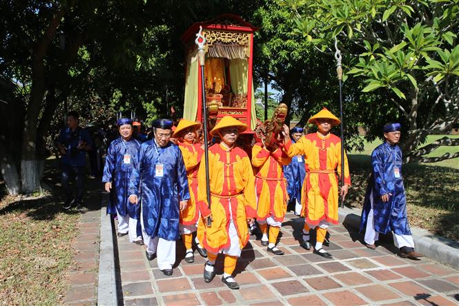 Trong ảnh: Quang cảnh lễ rước bài vị Hoàng đế Hàm Nghi và các nghĩa sỹ Cần Vương tại Hoàng thành Huế. Ảnh: Hồ Cầu-TTXVN