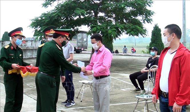 125 công dân hoàn thành cách ly tập trung tại Nam Định. Ảnh: Văn Đạt - TTXVN