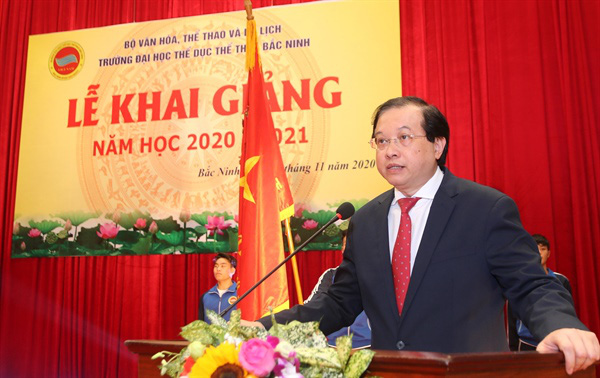 Thứ trưởng Tạ Quang Đông đánh giá cao nỗ lực của nhà trường trong việc vượt qua khó khăn từ đại dịch để phát triển