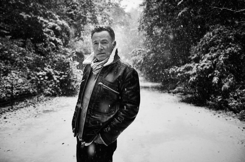  Springsteen hiện là nghệ sĩ duy nhất có album lọt Top 5 Billboard 200 trong cả sáu thập kỷ gần đây