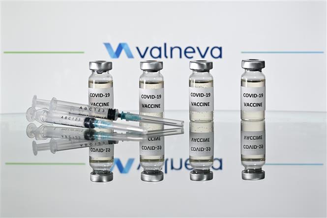 Trong ảnh: Vaccine ngừa COVID-19 của hãng Valneva. Ảnh: AFP/TTXVN