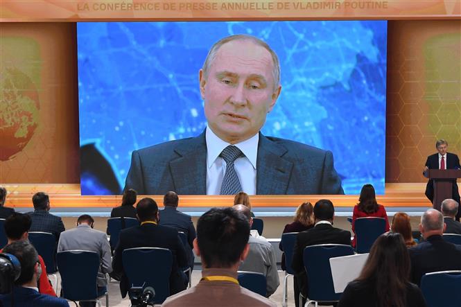 Trong ảnh: Tổng thống Nga Vladimir Putin phát biểu trong cuộc họp báo thường niên, được tổ chức theo hình thức trực tuyến, tại Novo-Ogaryovo, ngoại ô Moskva, ngày 17/12/2020. Ảnh: AFP/ TTXVN