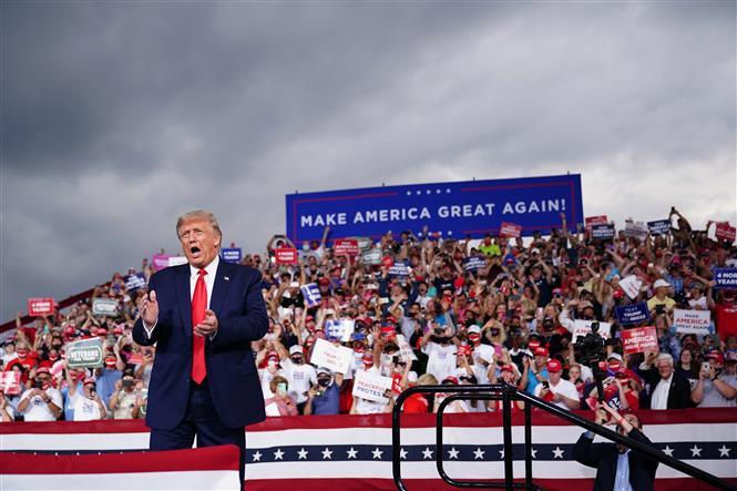 Tổng thống Mỹ Donald Trump phát biểu trong chiến dịch vận động tranh cử ở Bắc Carolina, Mỹ, ngày 8/9/2020. Ảnh: AFP/TTXVN