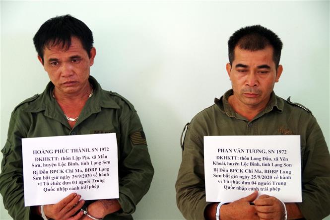 Đối tượng Hoàng Phúc Thành và Phan Văn Tương bị bắt vào 3 giờ 30 phút ngày 25/9, tại xã Yên Khoái, Lộc Bình. Ảnh: Thái Thuần-TTXVN