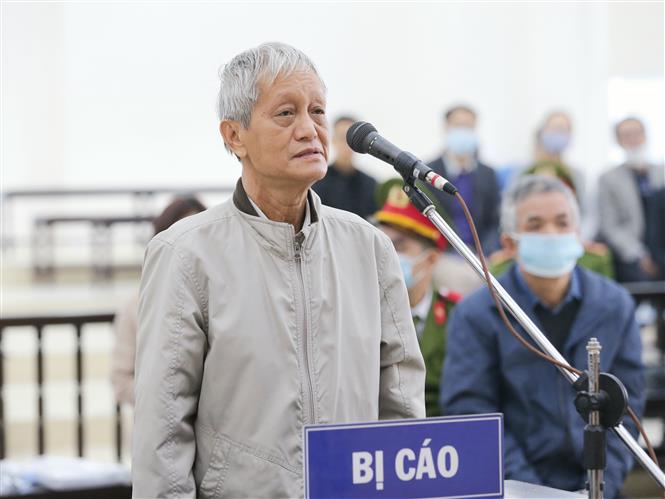 Bị cáo Lâm Nguyên Khôi (65 tuổi, cựu Phó Giám đốc Sở Kế hoạch và Đầu tư Thành phố Hồ Chí Minh) khai báo trước tòa. Ảnh: Doãn Tấn - TTXVN