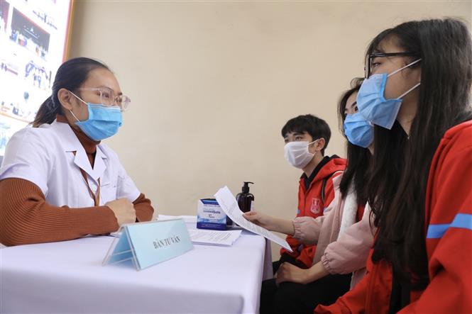  Tình nguyện viên tham gia đăng ký thử nghiệm lâm sàng vắc xin COVIVAC tại Lễ khởi động. Ảnh: Minh Quyết - TTXVN