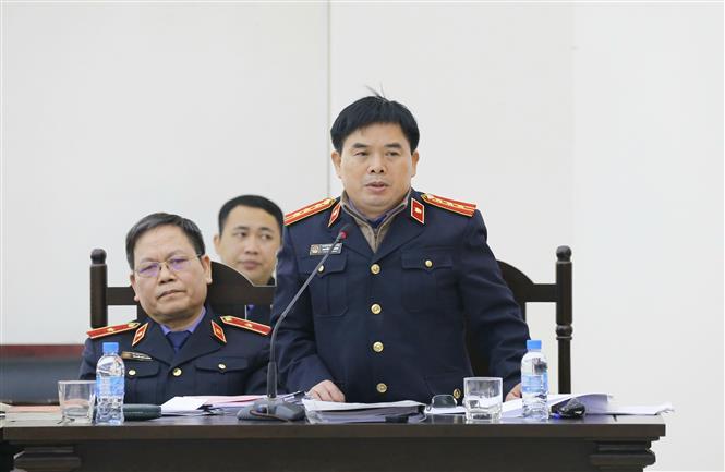 Đại diện Viện kiểm sát nhân dân TP Hà Nội phát biểu ý kiến tại phiên tòa. Ảnh: Doãn Tấn - TTXVN