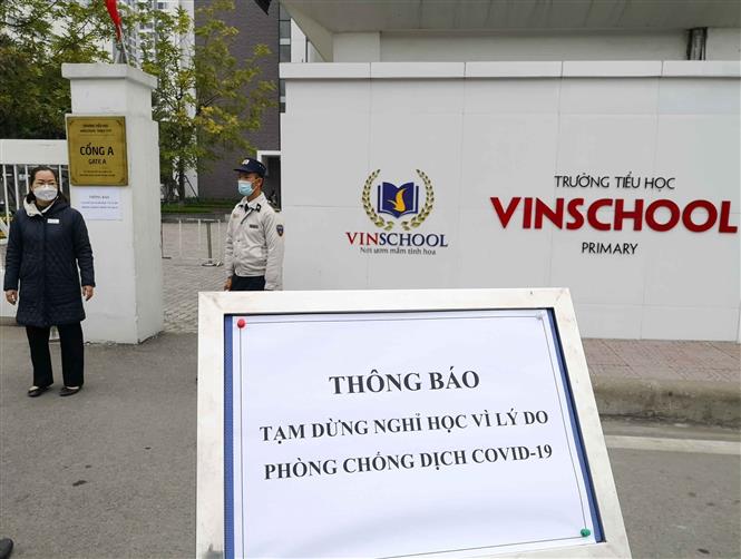 Trong ảnh: Trường Tiểu học Vinschool (Times City) đã cho học sinh nghỉ học ngày 29/1/2021. Ảnh: Thanh Tùng - TTXVN