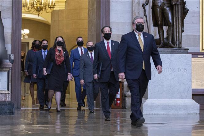 Trong ảnh: Các nghị sĩ tới dự phiên luận tội cựu Tổng thống Mỹ Donald Trump tại Thượng viện ở Washington, DC ngày 9/2/2021. Ảnh: THX/TTXVN