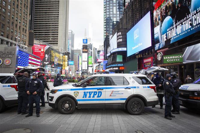 Trong ảnh (tư liệu): Cảnh sát tuần tra trên đường phố tại New York, Mỹ. Ảnh: AFP/ TTXVN