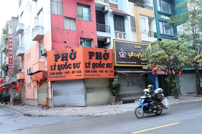  Quán ăn sáng và cà phê vỉa hè tại khu đô thị Văn Quán, quận Hà Đông đóng cửa để thực hiện phòng chống COVID-19. Ảnh: Phan Tuấn Anh - TTXVN