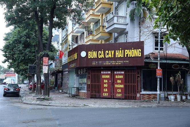 Quán ăn sáng tại phố Nguyễn Khuyến, quận Hà Đông đóng cửa để thực hiện phòng chống COVID-19 (ảnh chụp lúc 8 giờ 30 phút). Ảnh: Phan Tuấn Anh - TTXVN