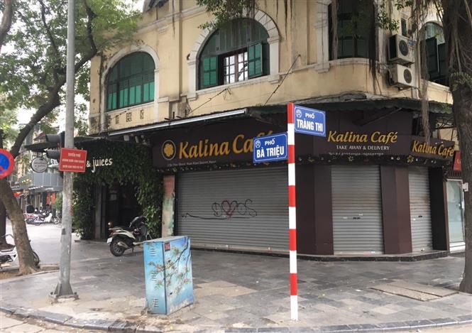 Quán cà phê trên phố Bà Triệu, quận Hoàn Kiếm đã đóng cửa. Ảnh: Doãn Tấn - TTXVN