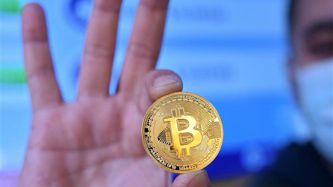 Đồng Bitcoin lần đầu vượt mốc 50.000 USD