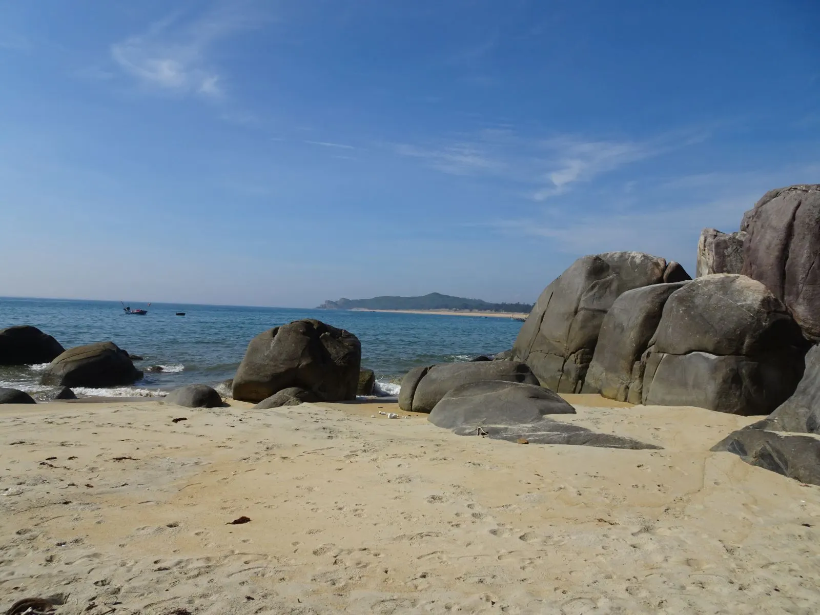 Vẻ đẹp của đá granite ở Sa Huỳnh - Quảng Ngãi